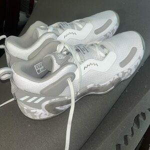 US 12 Men’s Adidas Hoops D.O.N. Issue 3 Basketball Shoe White/Grey Mens